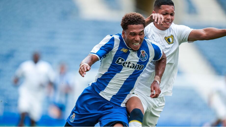 Namaso sai do FC Porto e assina em definitivo com o Auxerre