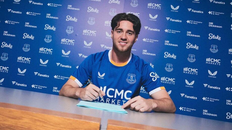Hayden Hackney oficializado no Everton