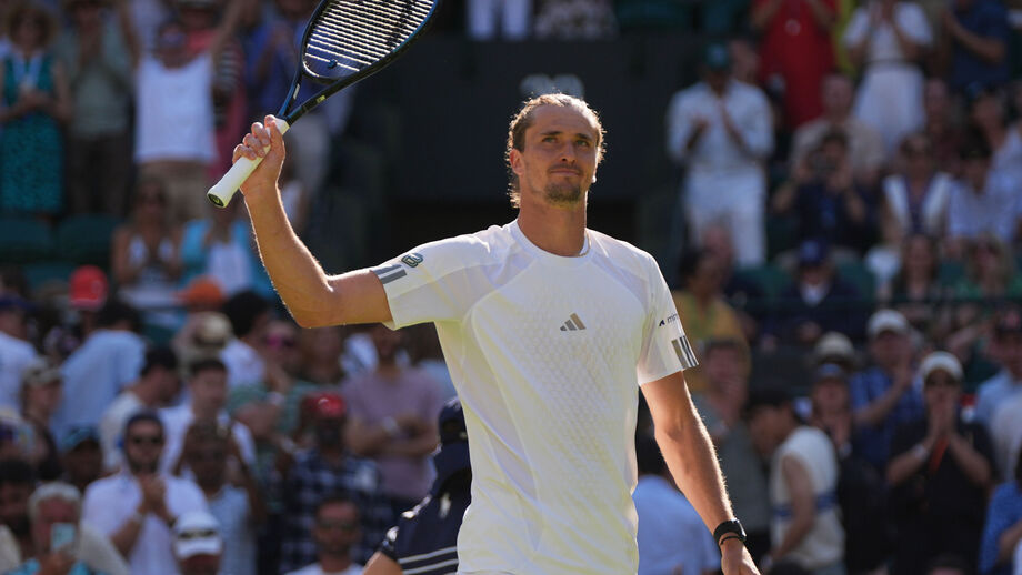 Alexander Zverev avança em Wimbledon