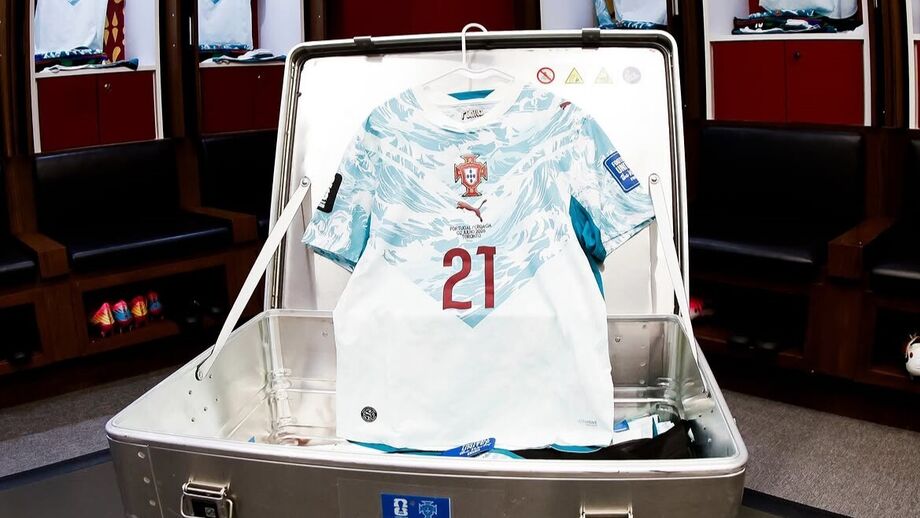 Camisola de Diogo Jota no balneário de Portugal antes do jogo contra a Croácia