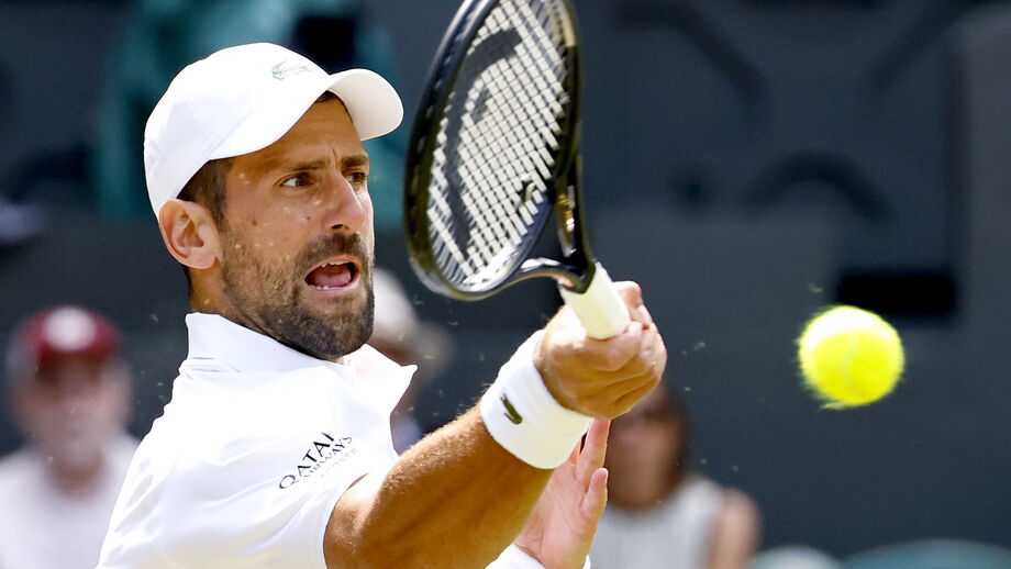 Novak Djokovic avança em Wimbledon