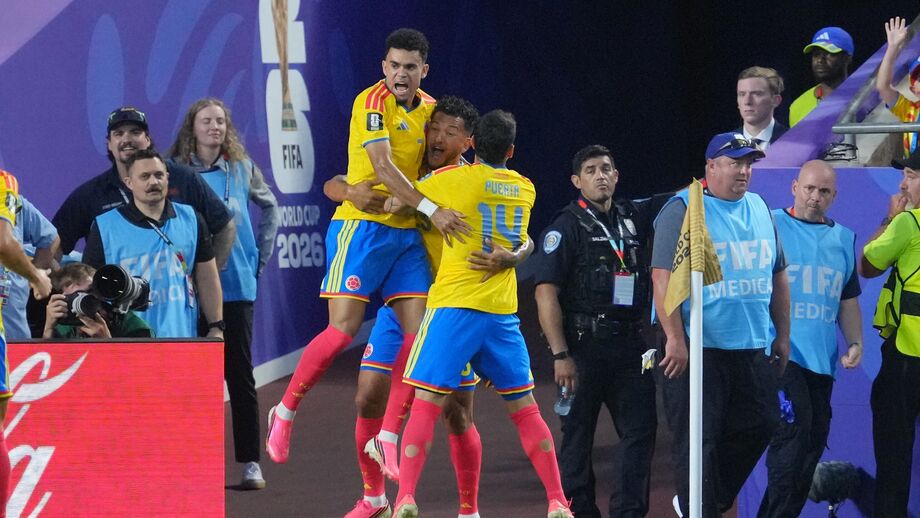 Luis Díaz e Luis Suárez festejam golo frente ao Gana no Mundial'2026
