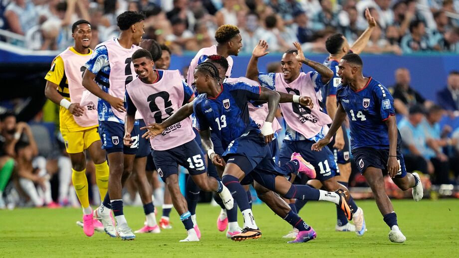 Lopes Cabral a festejar golo marcado à Argentina