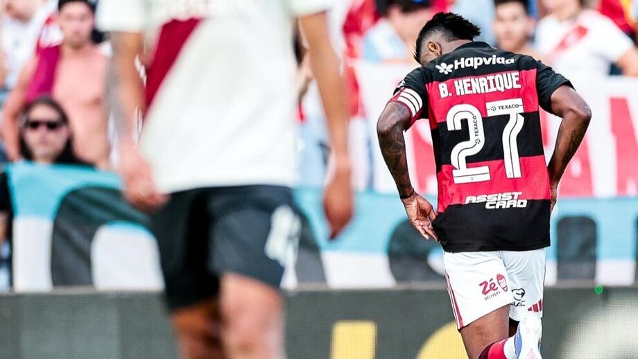 Bruno Henrique festeja golo no particular entre Flamengo e River Plate no Estádio Algarve
