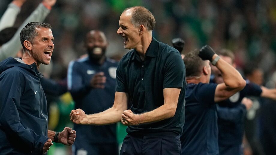 Thomas Tuchel, selecionador da Inglaterra, festeja a vitória sobre o México