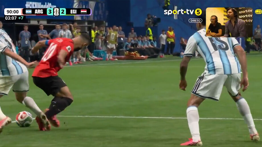 O lance muito contestado por jogadores e equipa técnica do Egito frente à Argentina