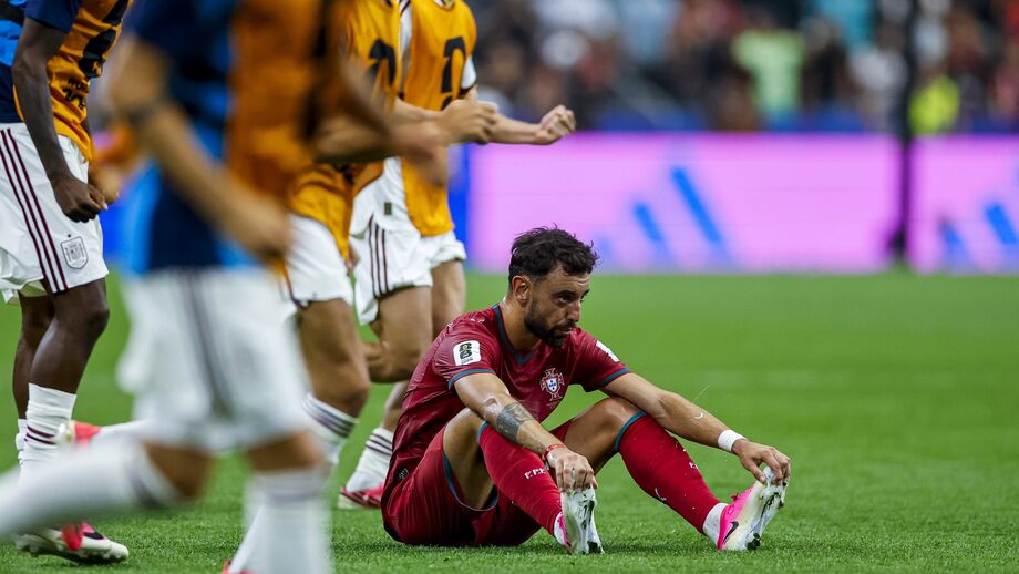 Bruno Fernandes desiludido após derrota de Portugal frente à Espanha nos 'oitavos' do Mundial'2026