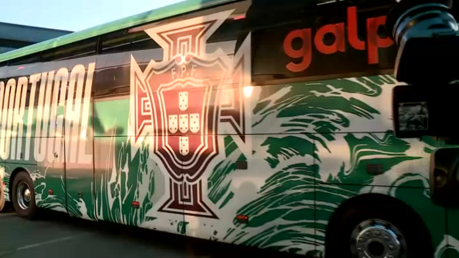 Jogadores seguiram rumo à Cidade do Futebol