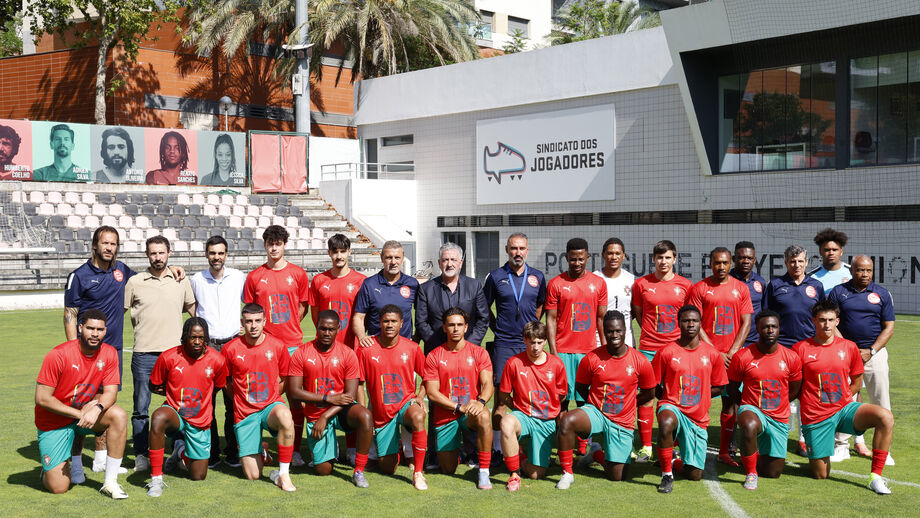 A fotografia que marca o arranque do 24.º estágio do jogador