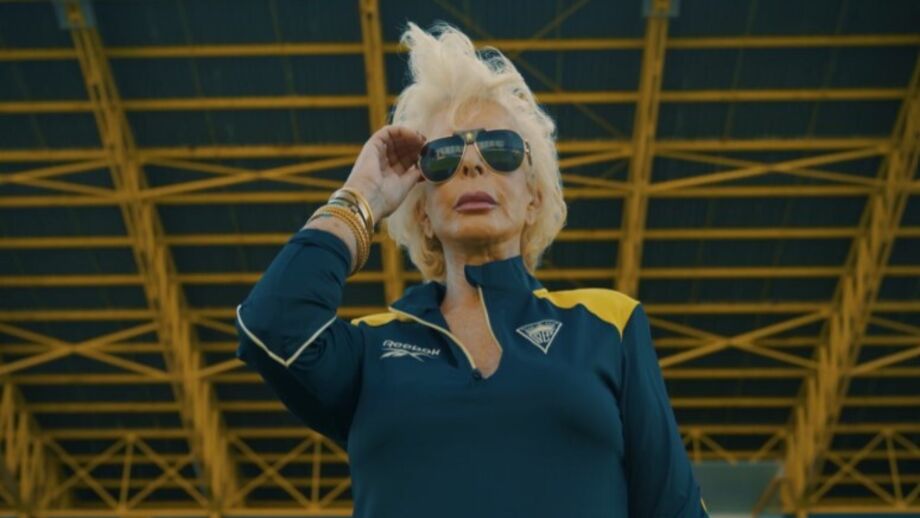 Rainha do jet-set português vestida a rigor
