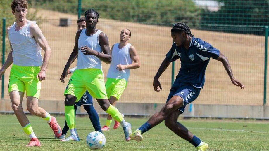 Esajas decidiu o jogo com a equipa B