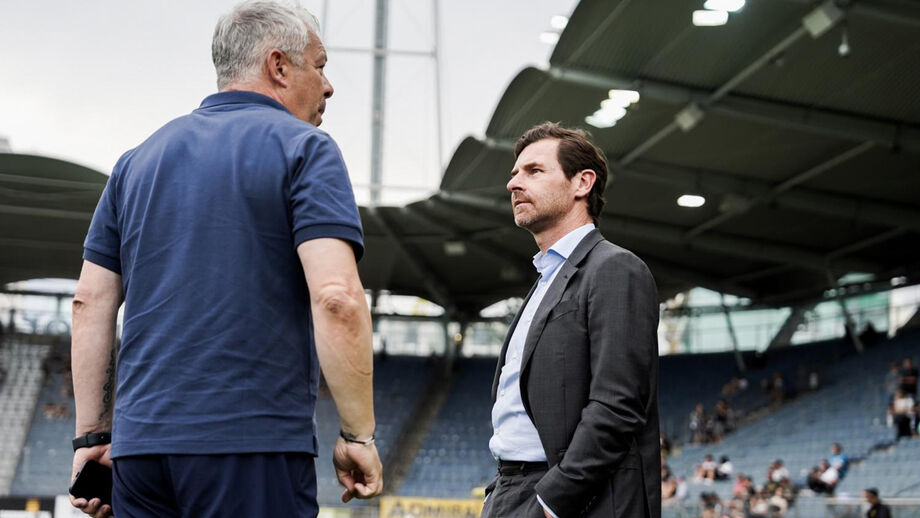 Jorge Costa e André Villas-Boas à conversa durante o estágio de pré-época do FC Porto, em 2024/25