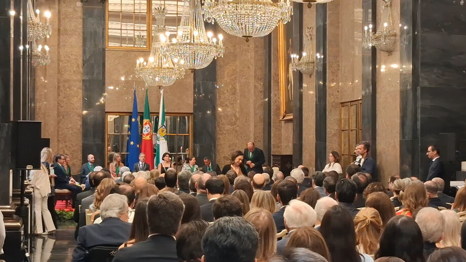 Agraciado, a título póstumo, em cerimónia que contpu com a presença da mulher, Estela
