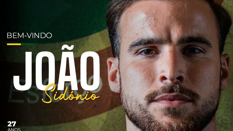 João Sidónio assina contrato com o Paços de Ferreira