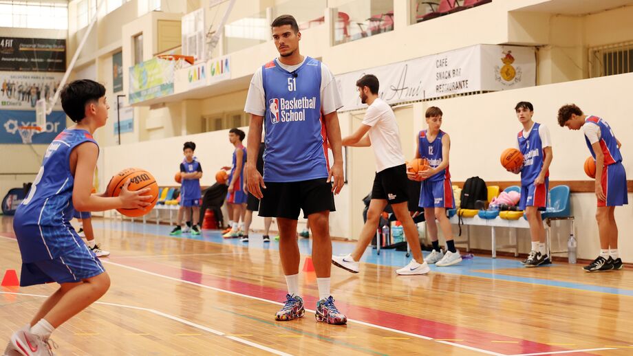 Pequenos atentos a Diogo Brito