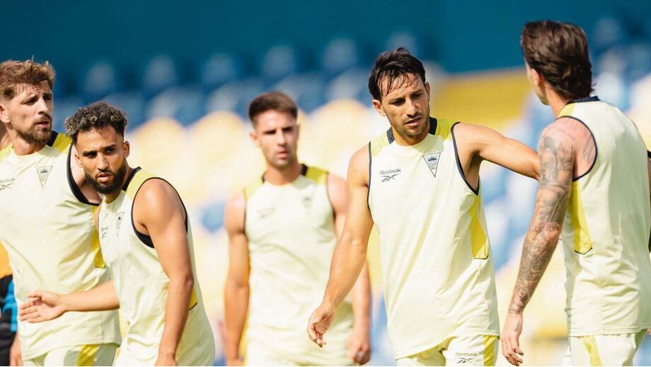 João Carvalho celebra um dos golos do Estoril diante do Atlético