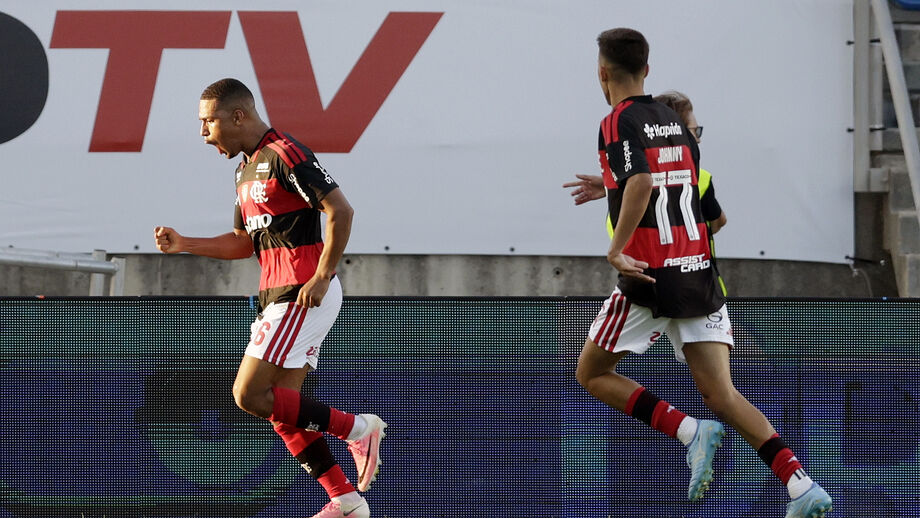 Samuel Lino marcou contra o Benfica