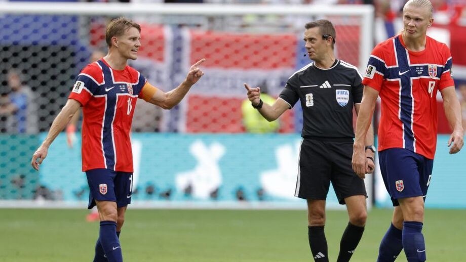 Clément Trupin no joga da Noruega-Inglaterra
