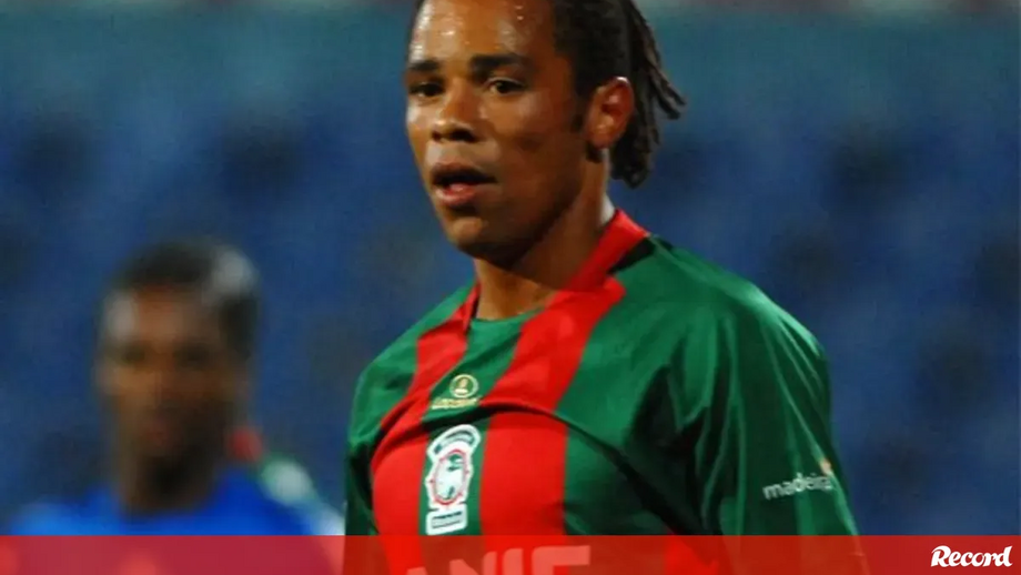 Manú com a camisola do Marítimo