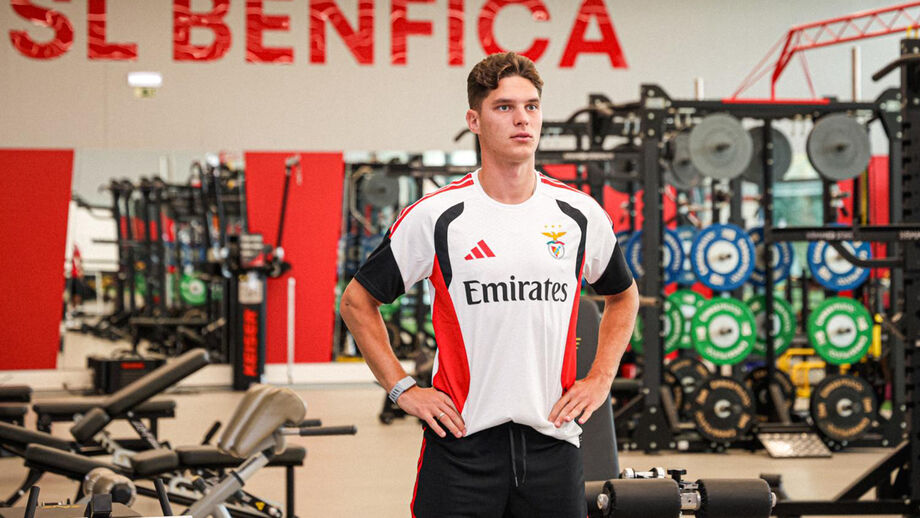 Sudakov recuperou e foi titular frente ao Flamengo