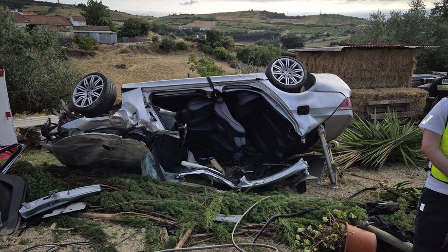 Carro de Manu ficou destruído