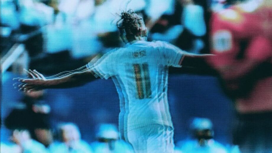 O momento em que Michael Olise é fotografado pela TV após marcar por França no Mundial'2026