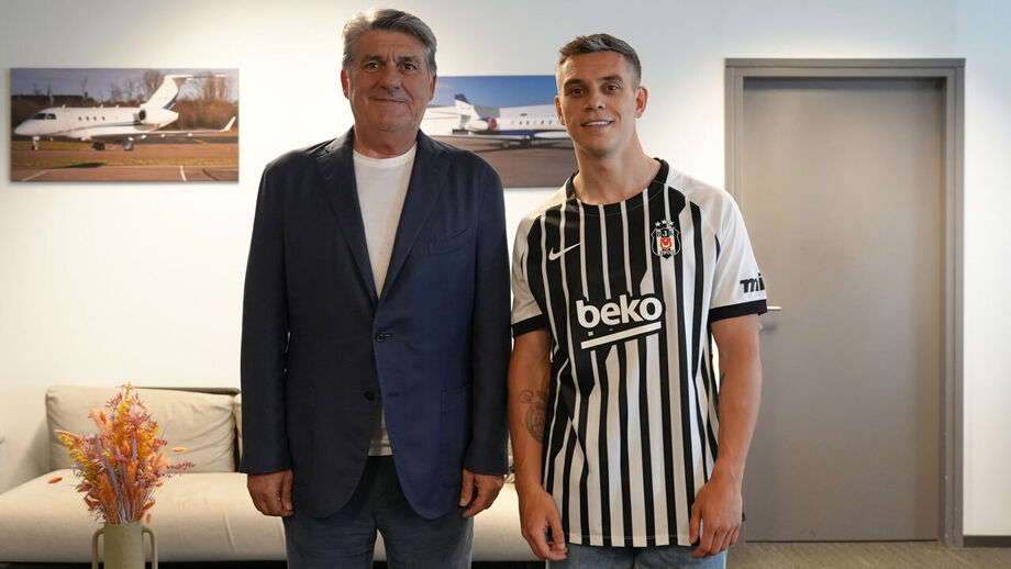 Leandro Trossard (à direita) reforça Besiktas 