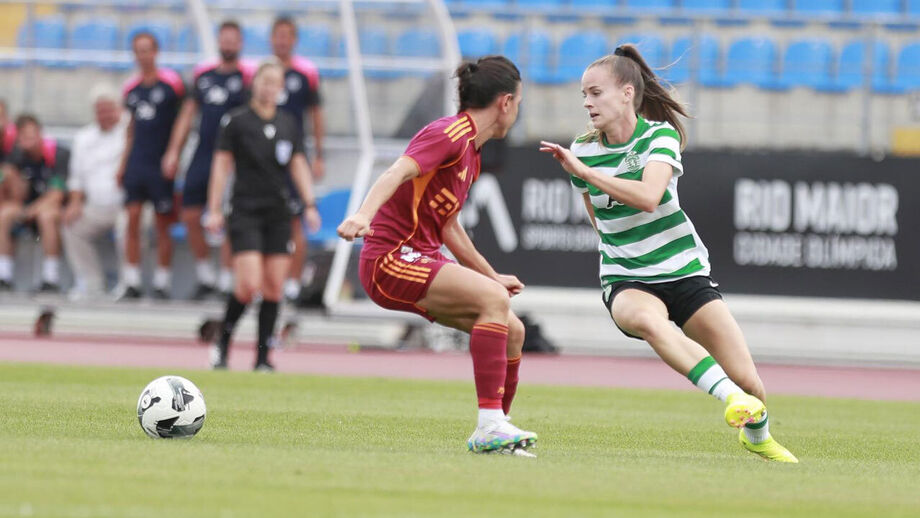 Carla Armengol (à direita) num jogo com a Roma