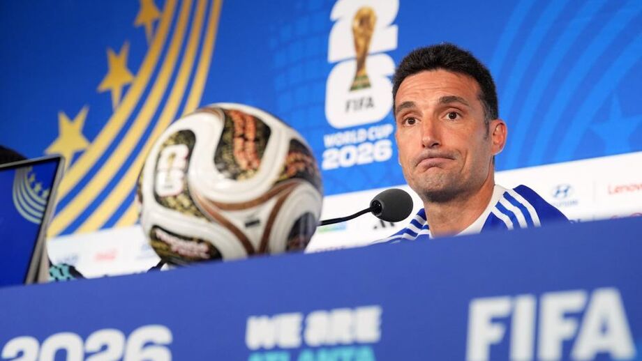 Scaloni em conferência de imprensa
