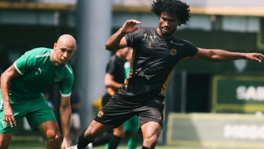 Os jogadores durante o Tondela-Varzim