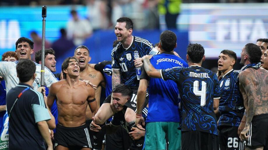 Argentina celebra após vencer a Inglaterra
