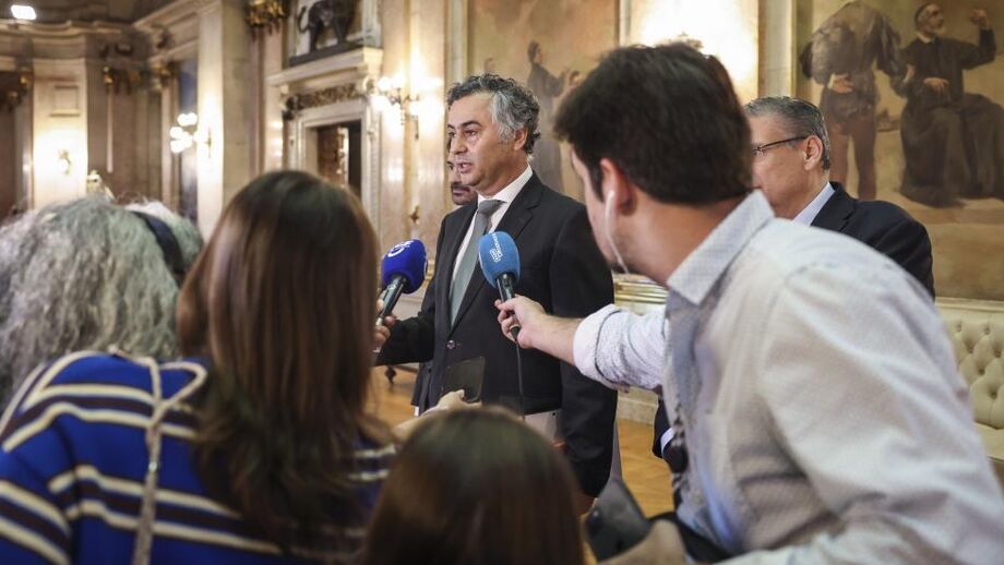 O ministro da Educação, Ciência e Inovação, Fernando Alexandre, à chegada ao Parlamento