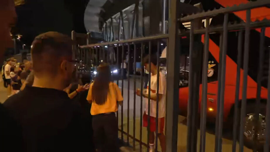 Jogador foi questionado após a vitória dos encarnados no particular frente ao Villarreal