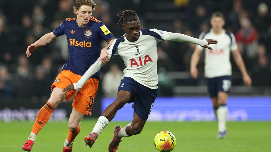 Bissoume atuou no Tottenham 