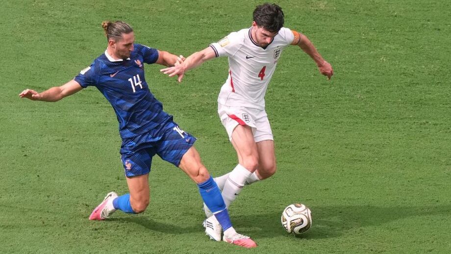 Adiren Rabiot em ação frente à Inglaterra