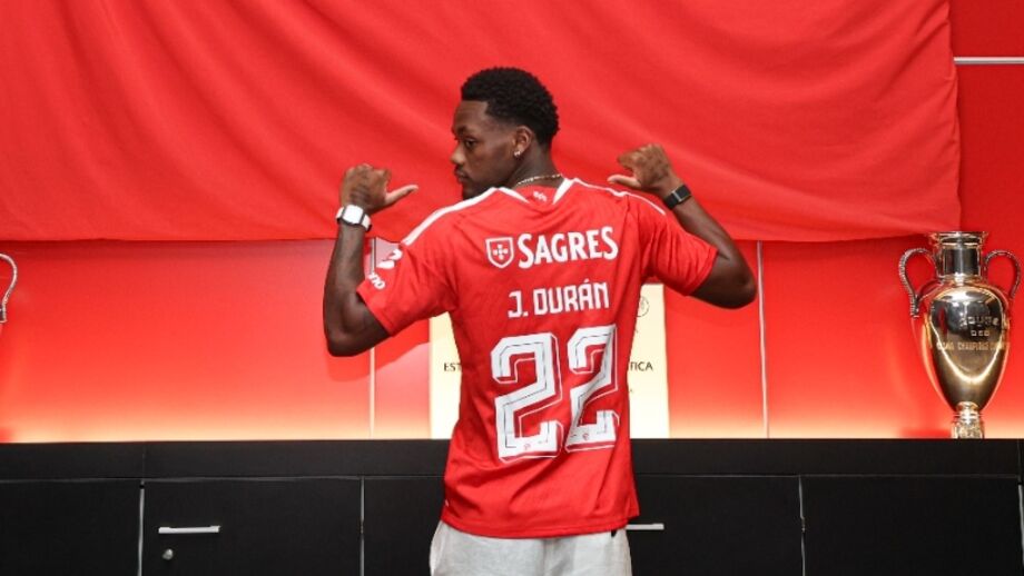 As imagens da apresentação de Jhon Durán como reforço do Benfica