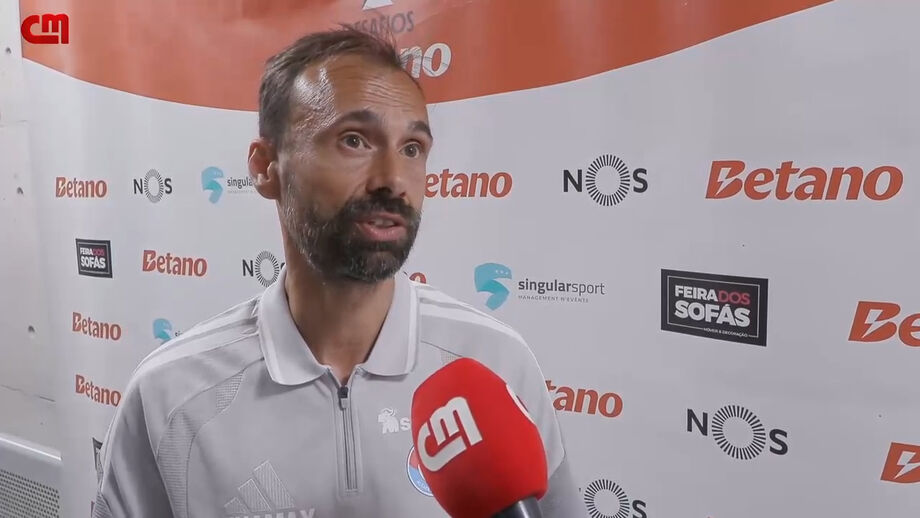 Técnico do Estrasburgo desejou "muita felicidade" ao "amigo"
