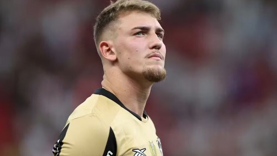 Léo Linck, guarda-redes do Estrela da Amadora, durante jogo