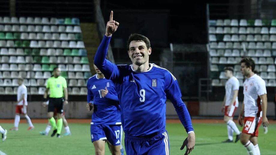 Georgios Koutsias a caminho do Famalicão