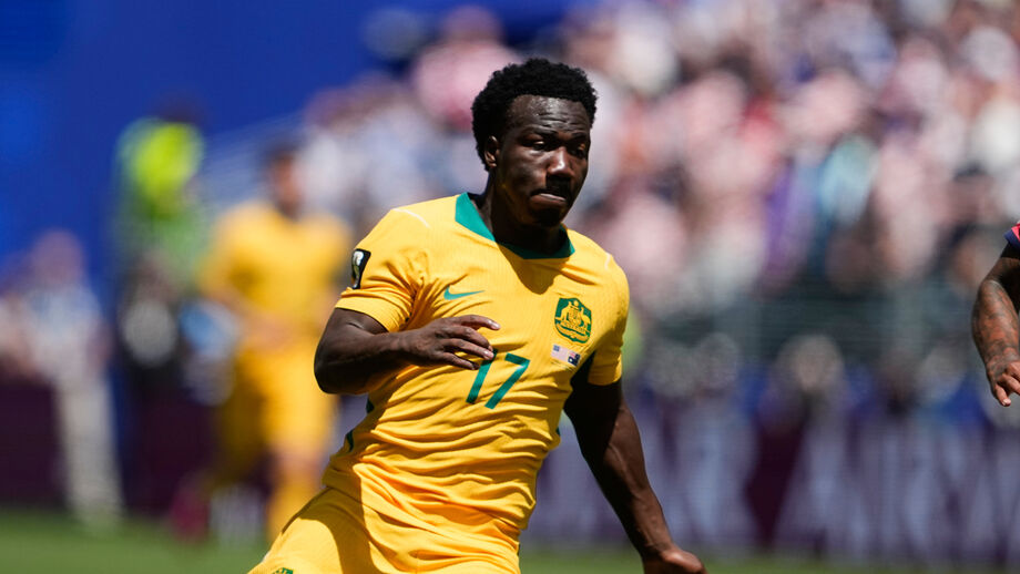 Nestory Irankunda no jogo entre os Estados Unidos e a Austrália