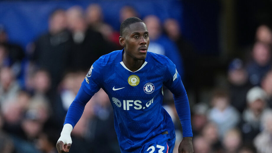 Trevoh Chalobah em campo durante o jogo entre Chelsea e Newcastle United