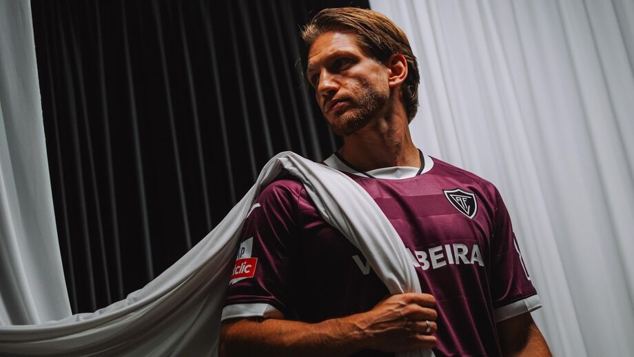 Kahraman renova com o Académico Viseu