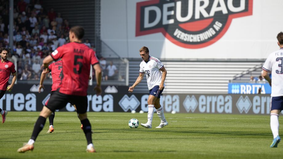 João Palhinha ante o SV Wehen Wiesbaden