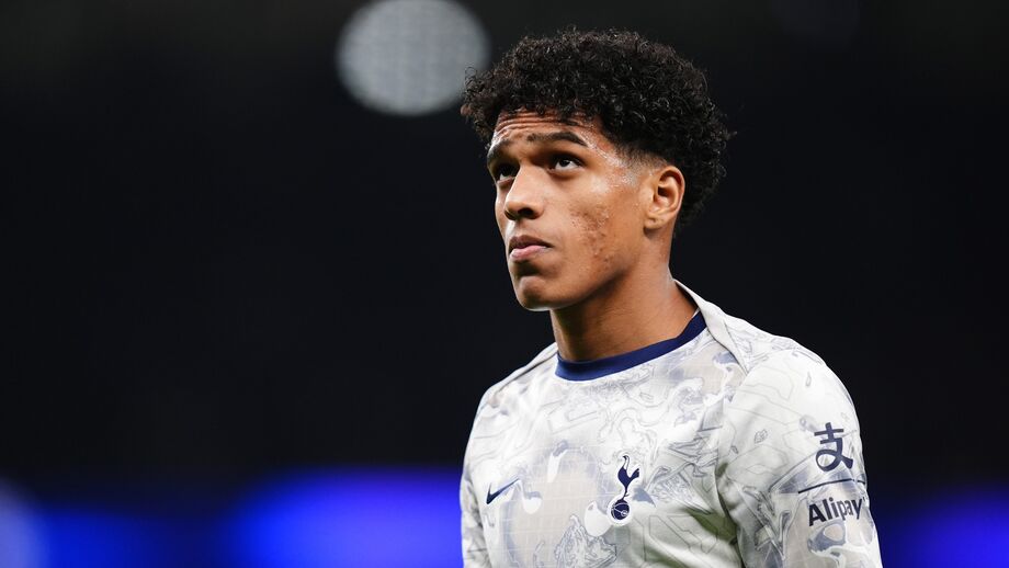 João Victor Souza disputou 4 títulos pelo Tottenham