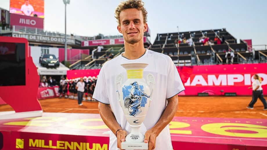 Luca Van Assche com o troféu