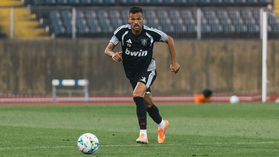 André Geraldes em ação no particular com o Ac. Viseu (1-1)