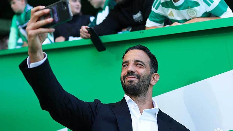 Ruben Amorim de fato no banco para o particular entre Milan e Celtic, em Glasgow