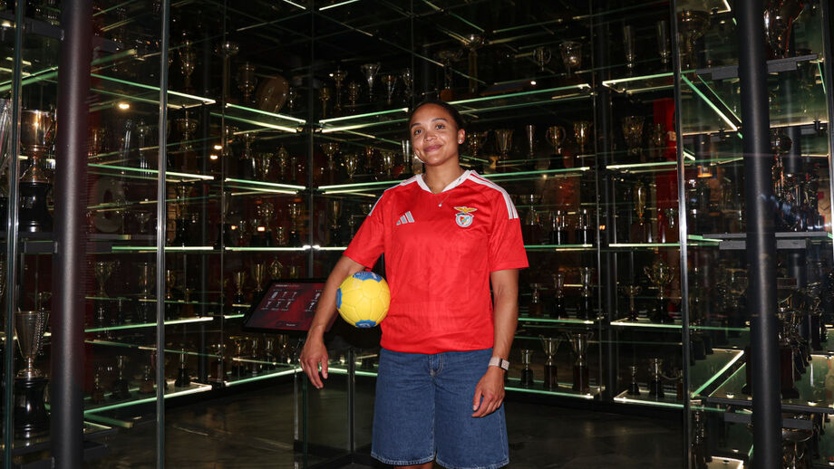 Lovísa Thompson assina até 2028 com o Benfica