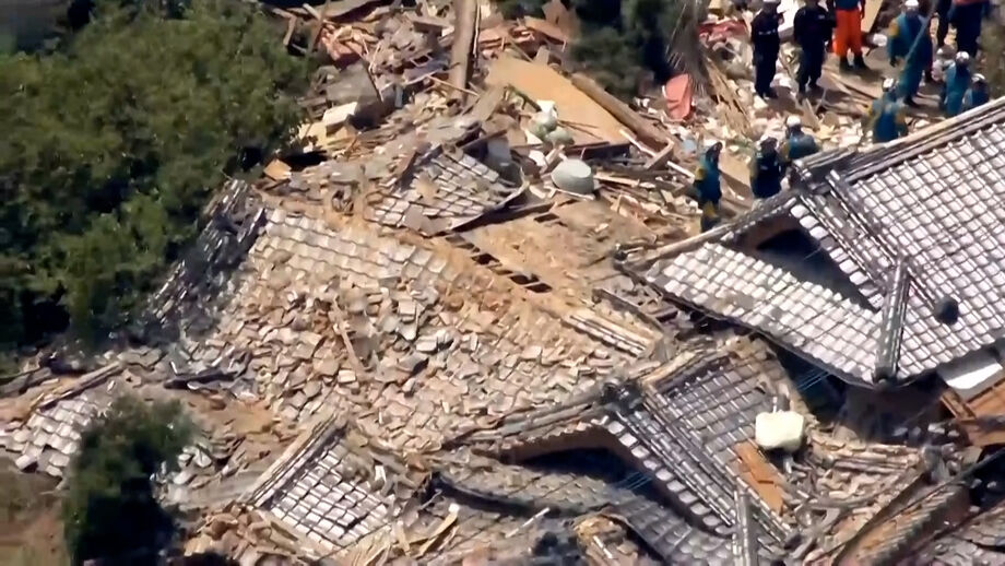 Casas destruídas ou a chaminé de uma fábrica derrubada são apenas algumas das imagens