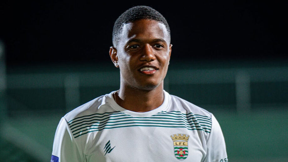 Tiago Augusto assina com o Leça